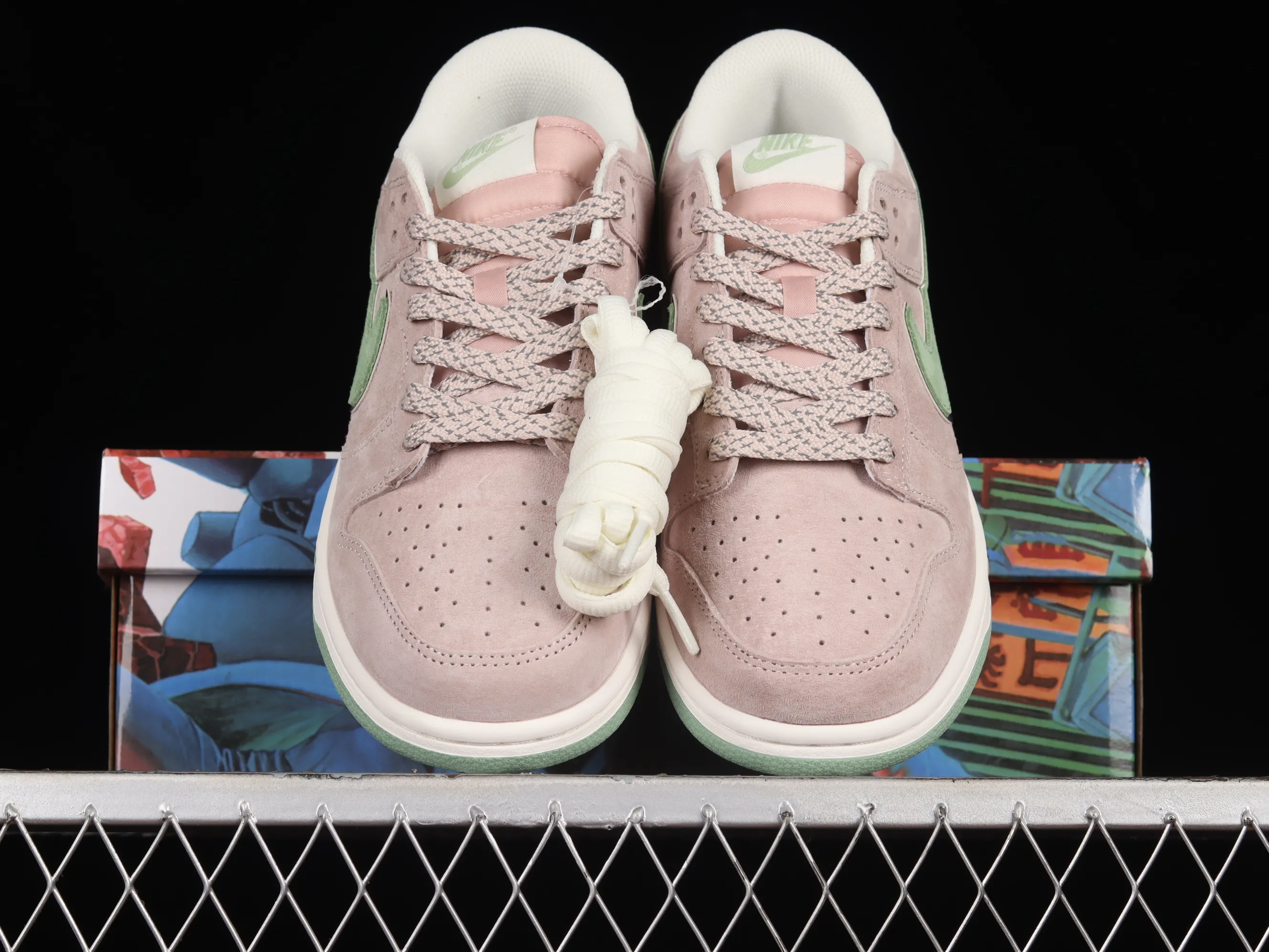 All Categories Nk SB Dunk Series Nk SB Dunk Low Low-top sneakers Otomo Katsuhiro x Nk SB Dunk Low "Steamboy OST" Creative customization collaboration Otomo Katsuhiro co-branded SB low-top sports casual sneakers ST1391-207
